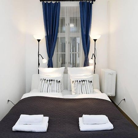 Very Central Apartment Close To Basilica Budapest Exteriör bild