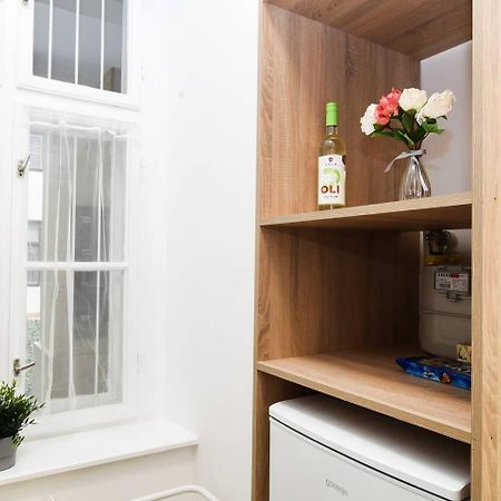 Very Central Apartment Close To Basilica Budapest Exteriör bild