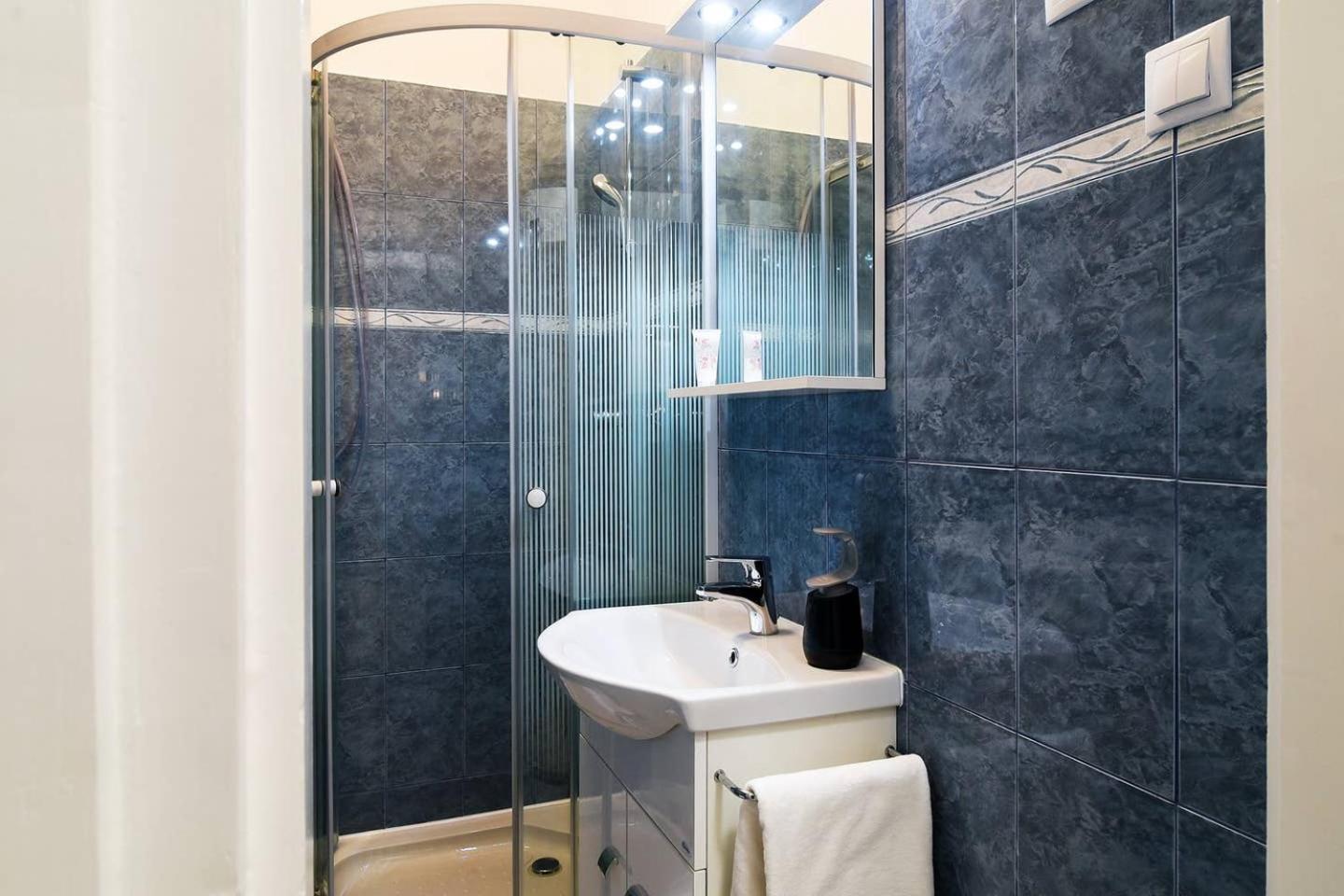 Very Central Apartment Close To Basilica Budapest Exteriör bild