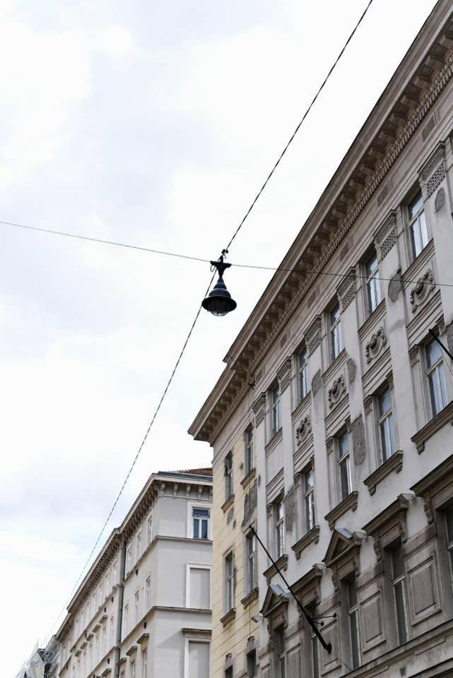 Very Central Apartment Close To Basilica Budapest Exteriör bild
