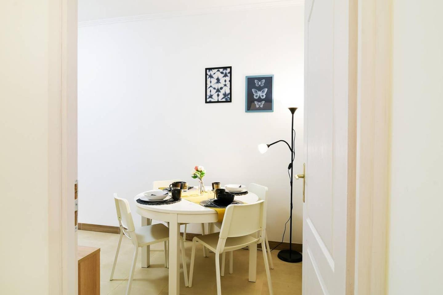 Very Central Apartment Close To Basilica Budapest Exteriör bild