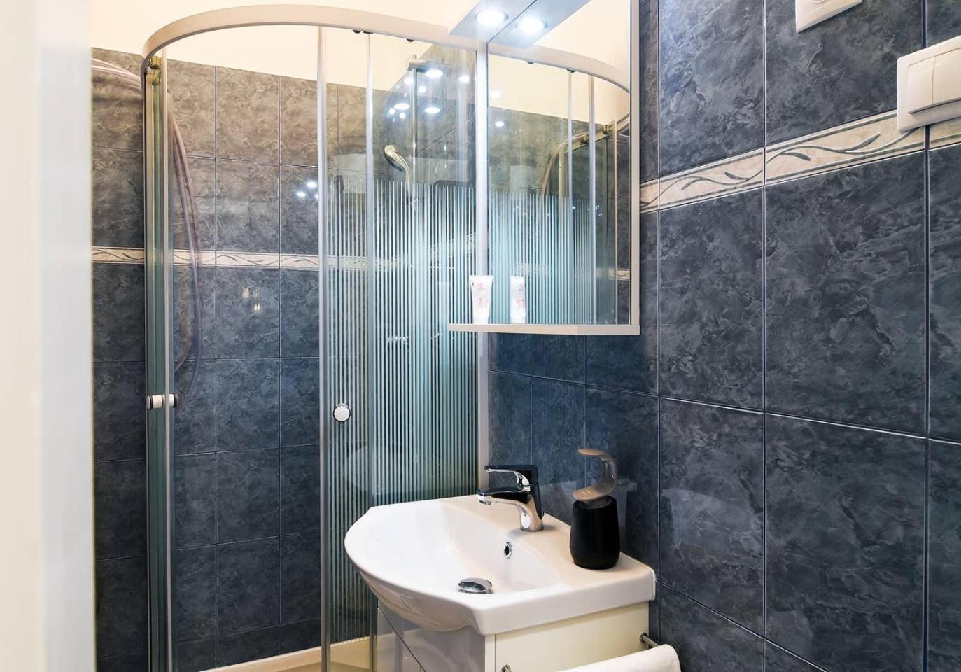 Very Central Apartment Close To Basilica Budapest Exteriör bild